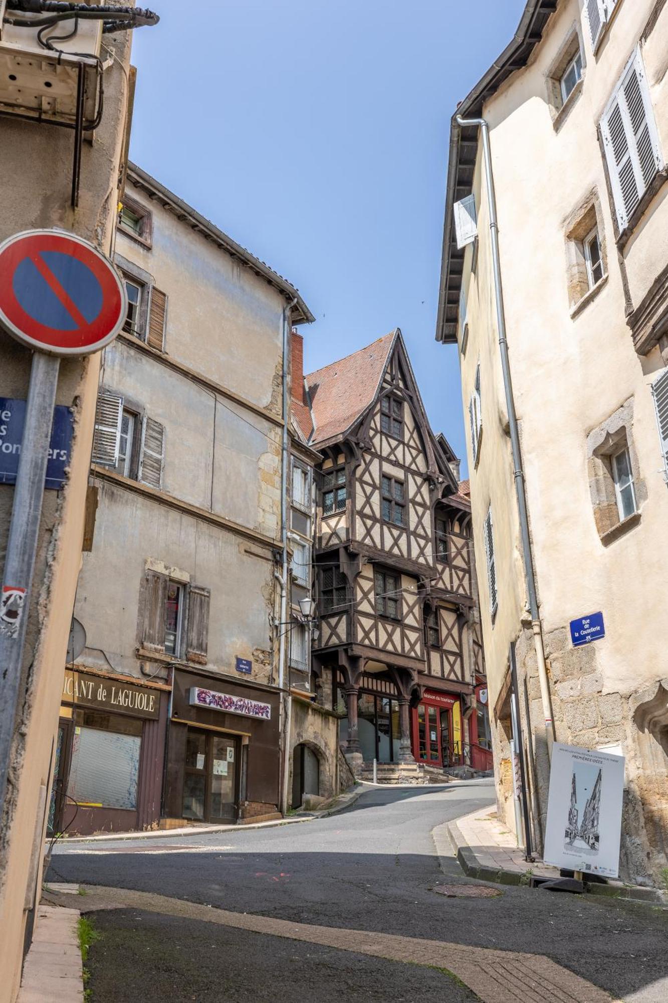 Le Grand Pirou # Lumineux # Halte Auvergne Thiers Exterior foto